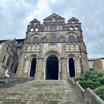 Cathedrale Nore-Dame-Du-Puy1